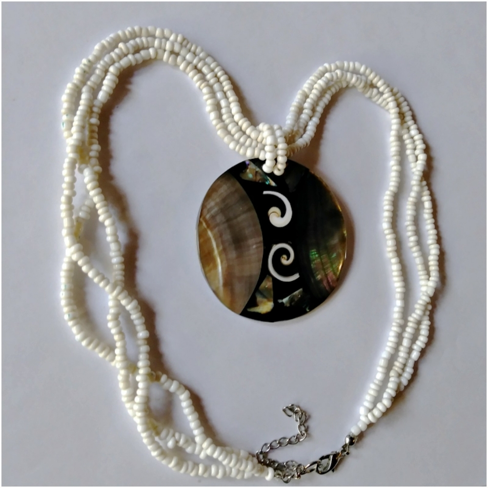 Mother of Pearl and Glass Beads Necklace